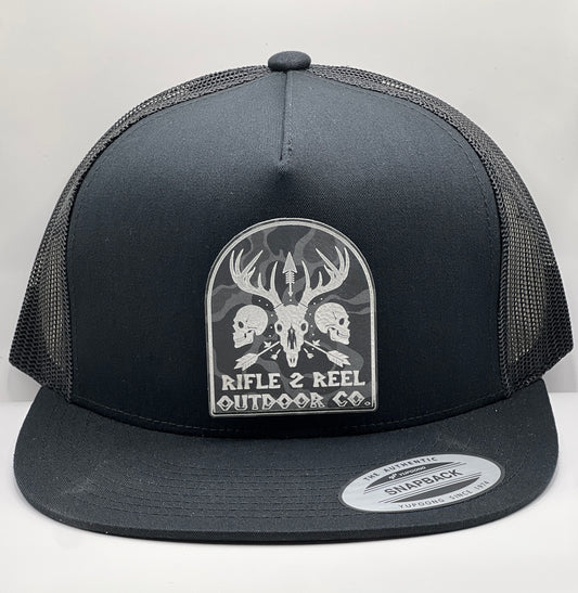 R2R SKULL & BONES Snapback - Yupoong 6006 - Black/Black